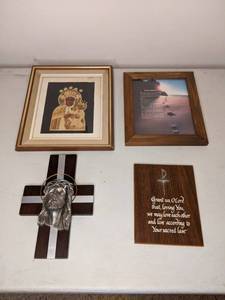 lot 190 image: (4) Religious Wall Hangings