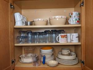 lot 201 image: Three Shelves of Glassware