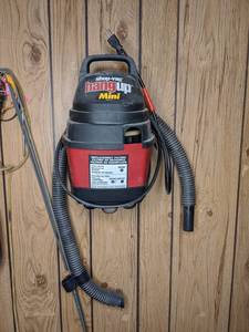 lot 208 image: Shop Vac Hang Up Mini