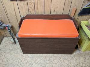 lot 209 image: Storage Chest with Vinyl Cushion plus Contents