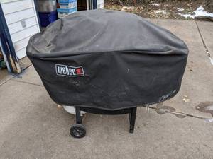 lot 4 image: 2 Burner Char-Broil Propane Grill