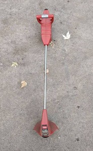 lot 253 image: Toro 7 Cut Cordless Trimmer
