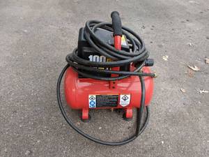 lot 14 image: 13 HP Air Compressor