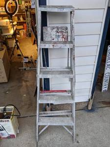 lot 232 image: Aluminum Step Ladder