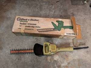 lot 238 image: Black & Decker Electric Hedge Trimmer w Box