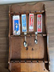 lot 164 image: Six Souvenir Spoons & Hanging Display Shelf