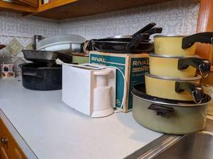 lot 286 image: Crock Pot, Toaster, Pots and Pans