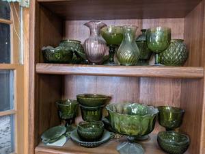 lot 290 image: Two Shelves of Green Glassware