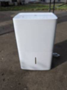 lot 350 image: General Electric Dehumidifer (sorry for the blurry photos)