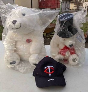 lot 374 image: (2) Coca-Cola Plush Polar Bears & Twins Baseball Cap