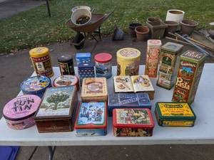 lot 400 image: Tote Full of Small Tins
