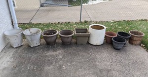 lot 402 image: Ten Large Flower Pots