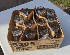 lot 281 image: (11) 10 oz. Glass Steins
