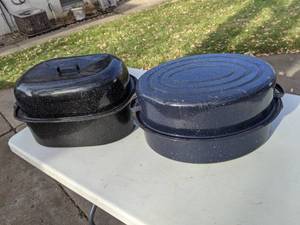 lot 303 image: Two Large Enamelware Roasting Pans