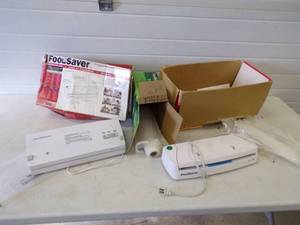 lot 34 image: 2 Food Saver food vacs with Bags
