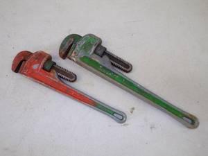 lot 3 image: Pair of Aluminum Pipe Wrenches 14,18