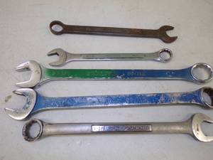 lot 13 image: 5 Wrenches