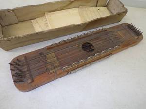 lot 46 image: Ukelin