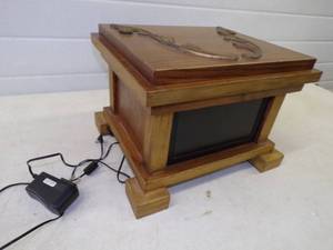 lot 48 image: Wood Urn with Digital Picture Frame