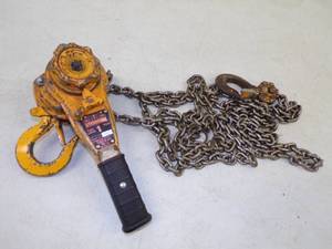 lot 58 image: Harrington 1 Ton Chain Hoist
