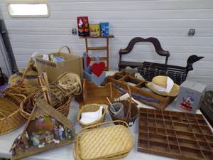 lot 109 image: Huge Dcor Lot