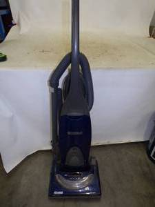 lot 115 image: Kenmore Vacuum
