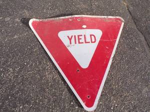 lot 142 image: Yield Sign