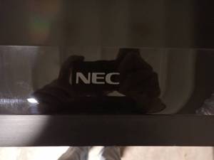 NEC E552(L550UQ) 55 TV w remote. Includes a wall mount