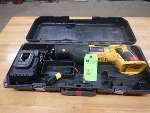 Dewalt 18v Cordless Sawsall, Charger and Case