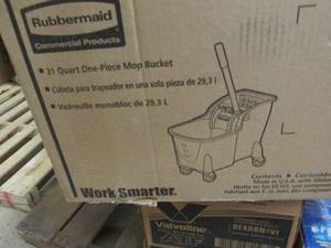 Rubbermaid 31 Qt One Piece Mop Buck...