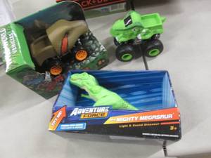 2 Wild World Vehicles, Dinosaur...
