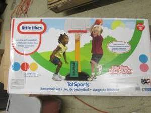 Little Tyke Basketball Set...