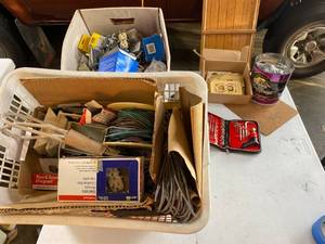 lot 220 image: Electrical Components & Assorted ToolsHardware