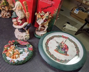 lot 150 image: Christmas Clock, Wall Hanging and David Frykman Figurines