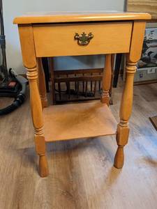 lot 49 image: Simple Wood Side Table