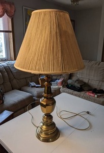 lot 54 image: Vintage Brass Table Lamp