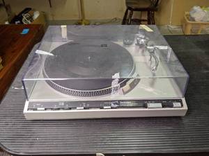 lot 112 image: Vintage Technics SL-230 Frequency Generator Servo Automatic Turntable