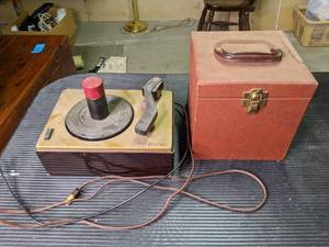 lot 121 image: RCA Victor 45 RPM Record Player w 75 Records