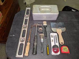 lot 140 image: Toolbox, Level and Assorted Hand Tools