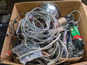 lot 146 image: Assorted Power Cords