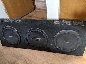lot 15 image: Becker 3-Woofer Speaker Box