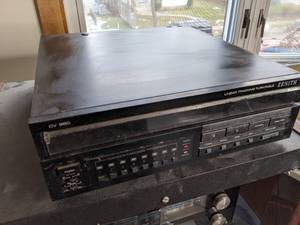 lot 18 image: Zenith CV 660 Linear Tracking Turntable