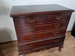 lot 98 image: Mahogany Lane Colonial Salem Chest