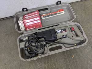 lot 258 image: Porter-Cable Tiger Saw w Extra Blades and Case