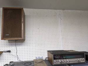 lot 263 image: Stereo with Speakers