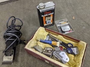 lot 266 image: At Home Barber Kit - Oster Golden A5 Clipper and Blades
