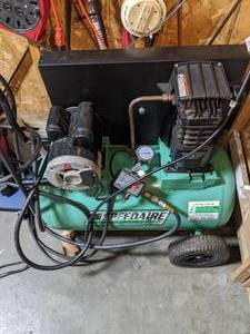 lot 9 image: 20 Gallon Speedaire Air Compressor