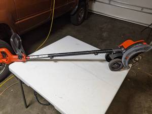 lot 188 image: Black and Decker Edgehog Lawn Edger
