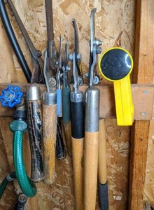 lot 189 image: (6) Hand Pruners & (1) Hose Nozzle