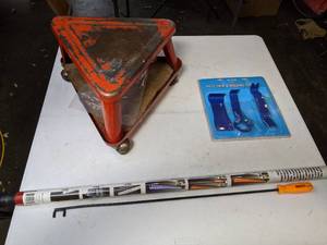 lot 215 image: Assorted Garage and Automotive Items